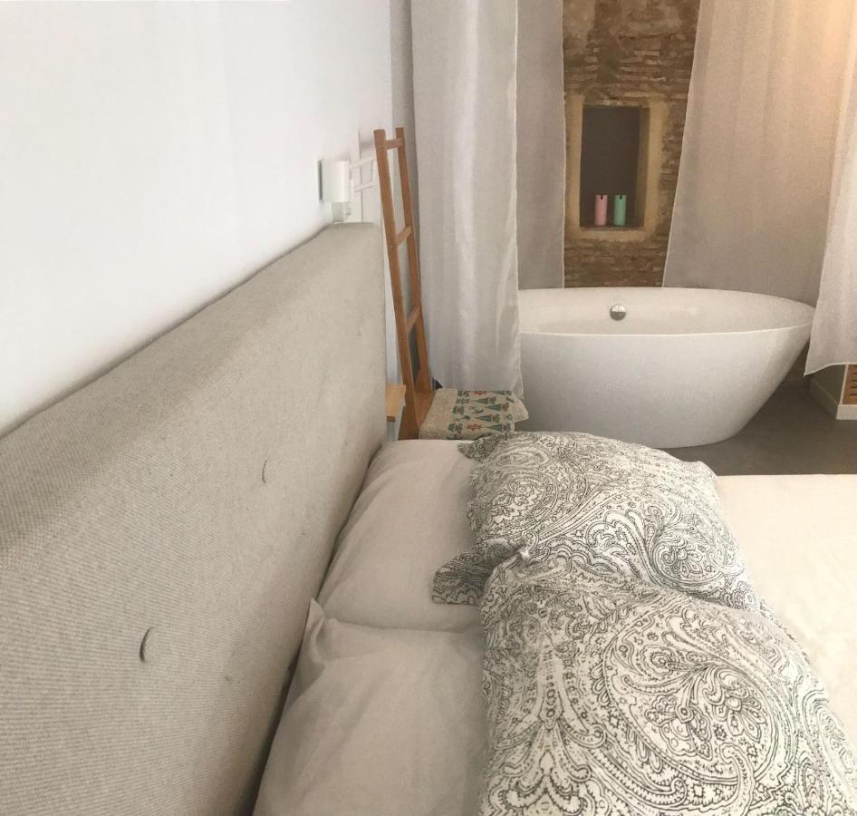 Suite Independiente De 45 M2 Con Banera En Pleno Casco Viejo 알테아 외부 사진